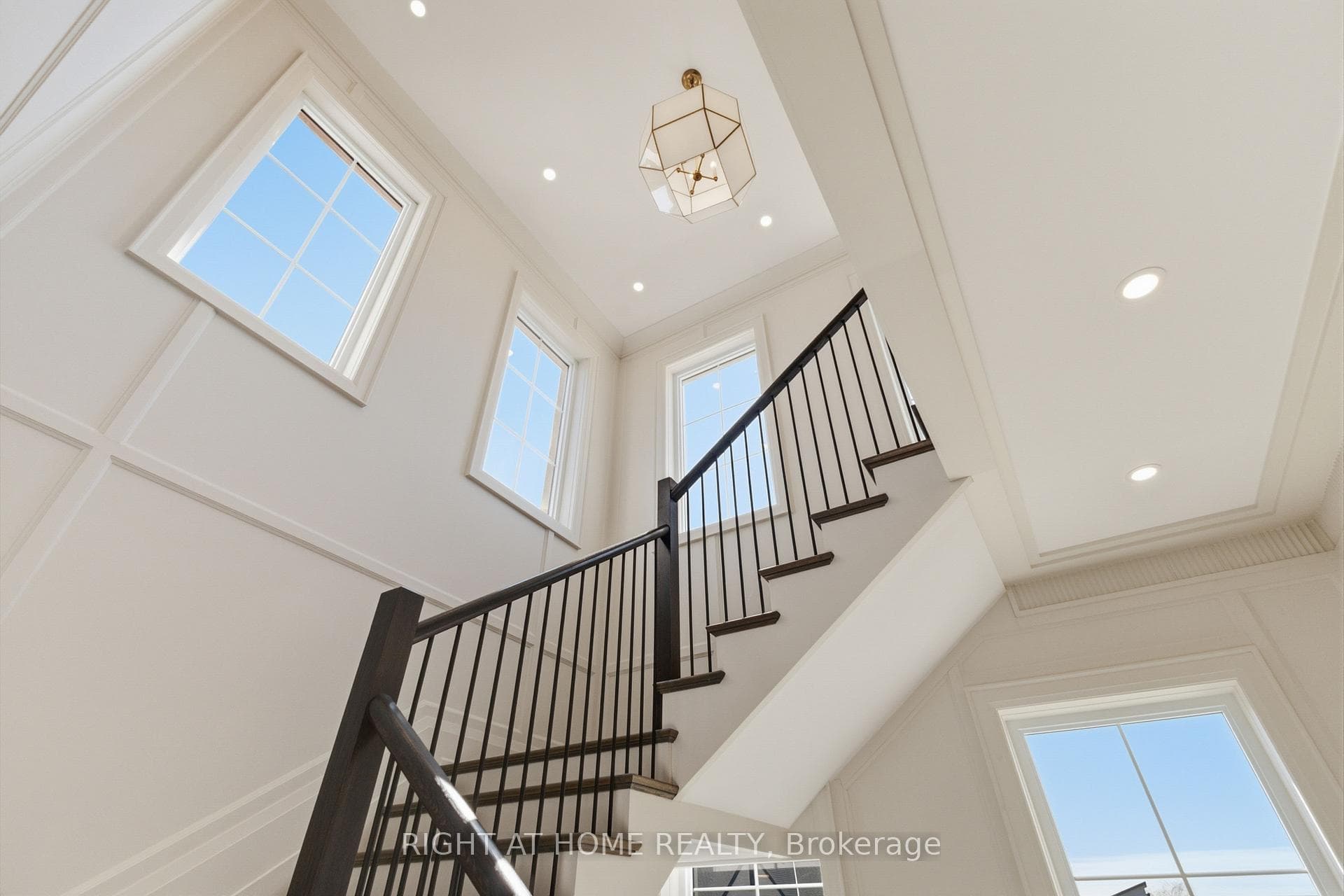 326 Manhattan Drive photo 9