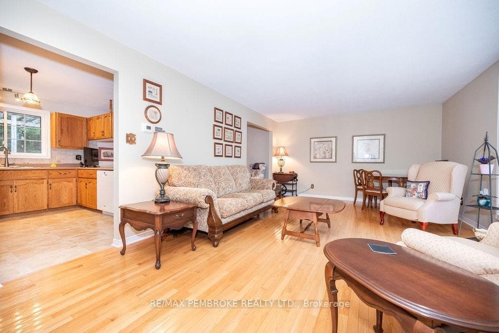 6 DEREK Drive photo 8