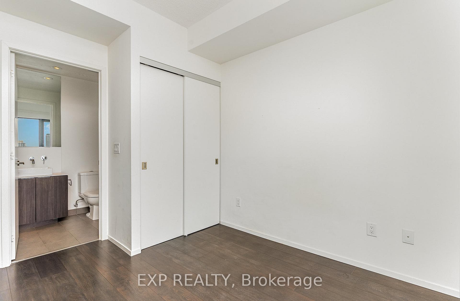 159 Dundas Street Unit 3307 photo 7
