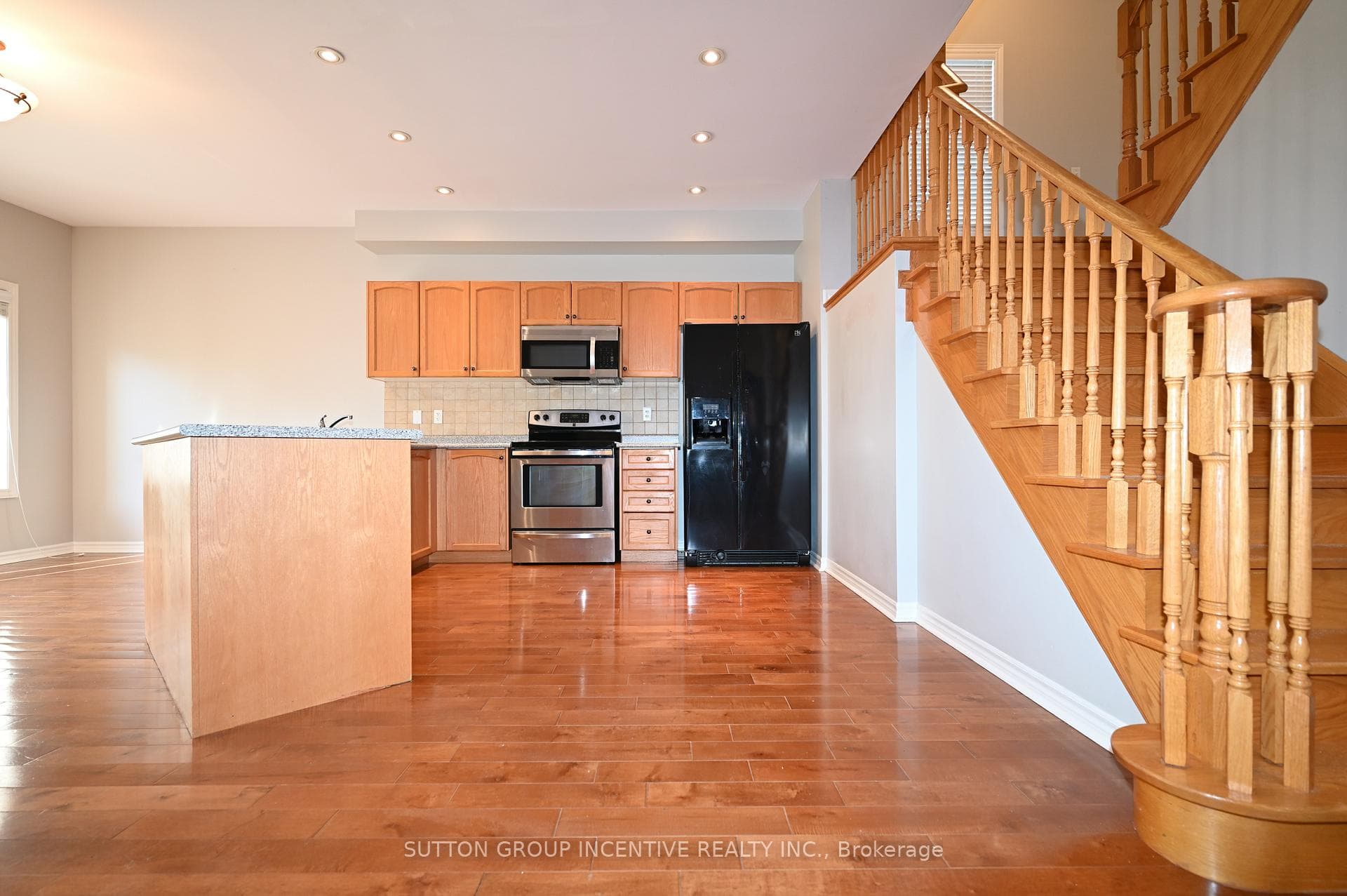 28 Silvercreek Crescent photo 5