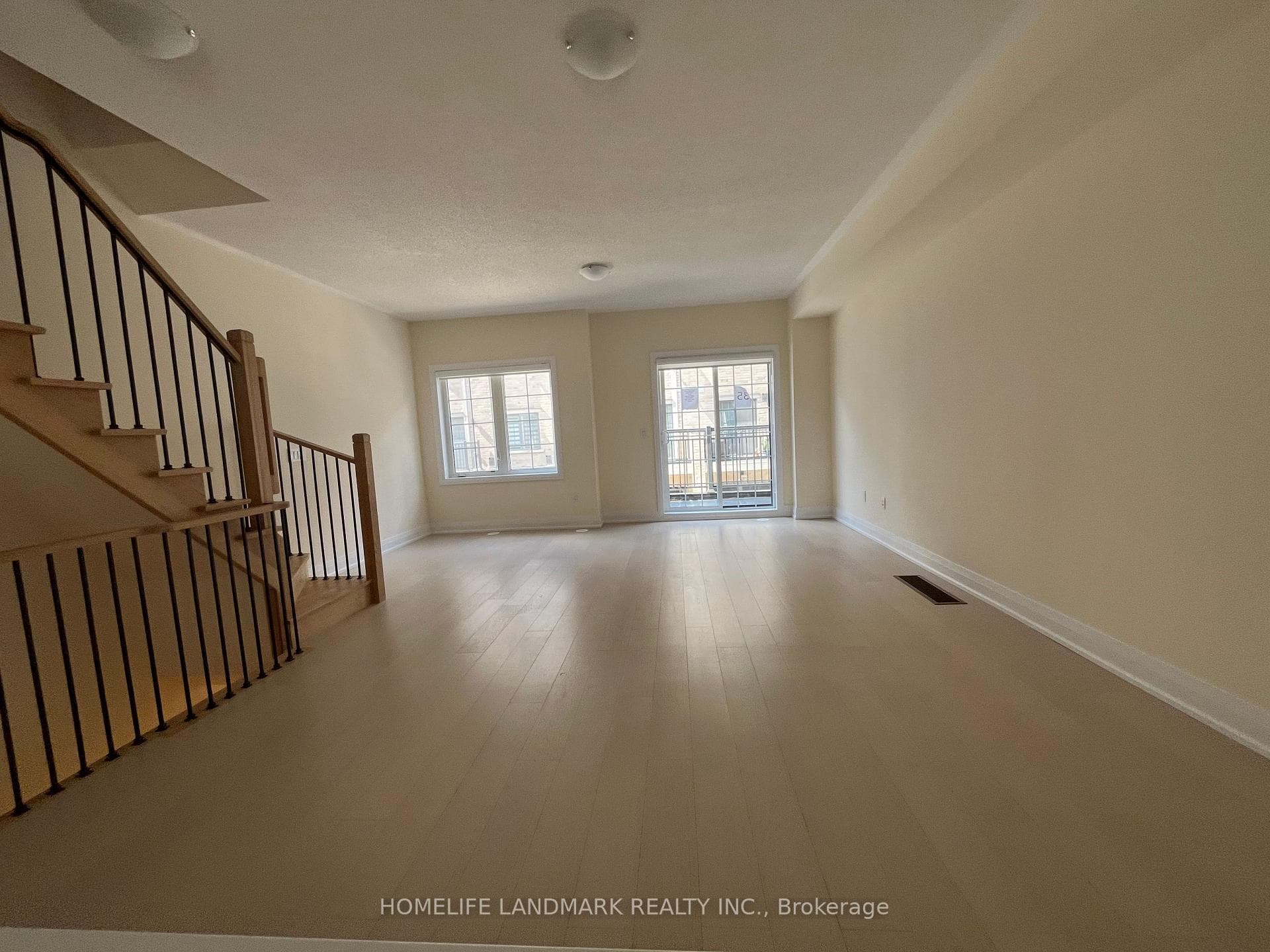 103 Clippers Crescent photo 3