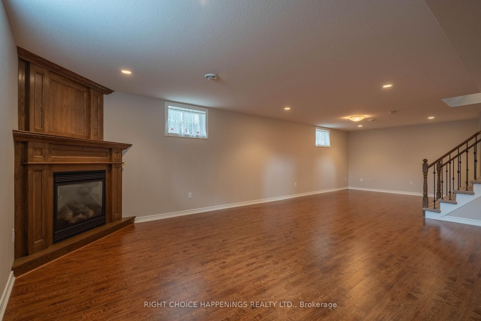 347 Oakcrest Avenue photo 16