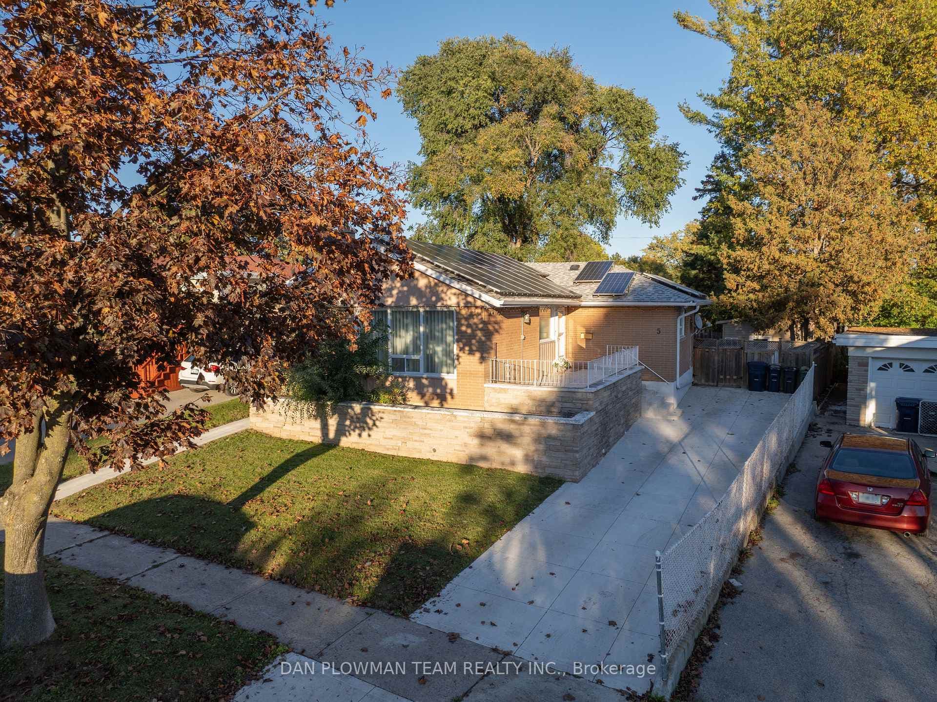 5 Lakeland Crescent photo 6