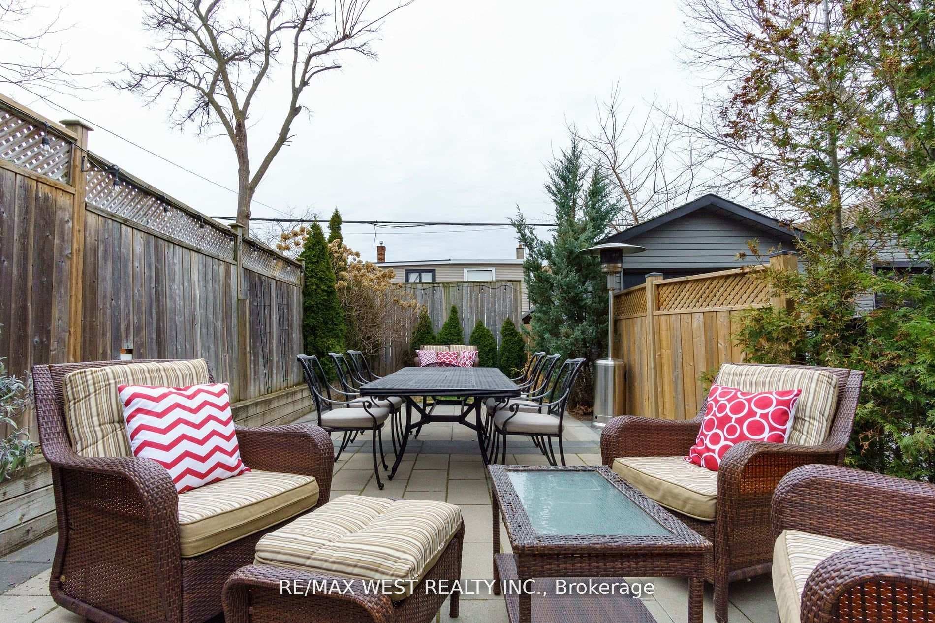 139 Springdale Boulevard photo 25