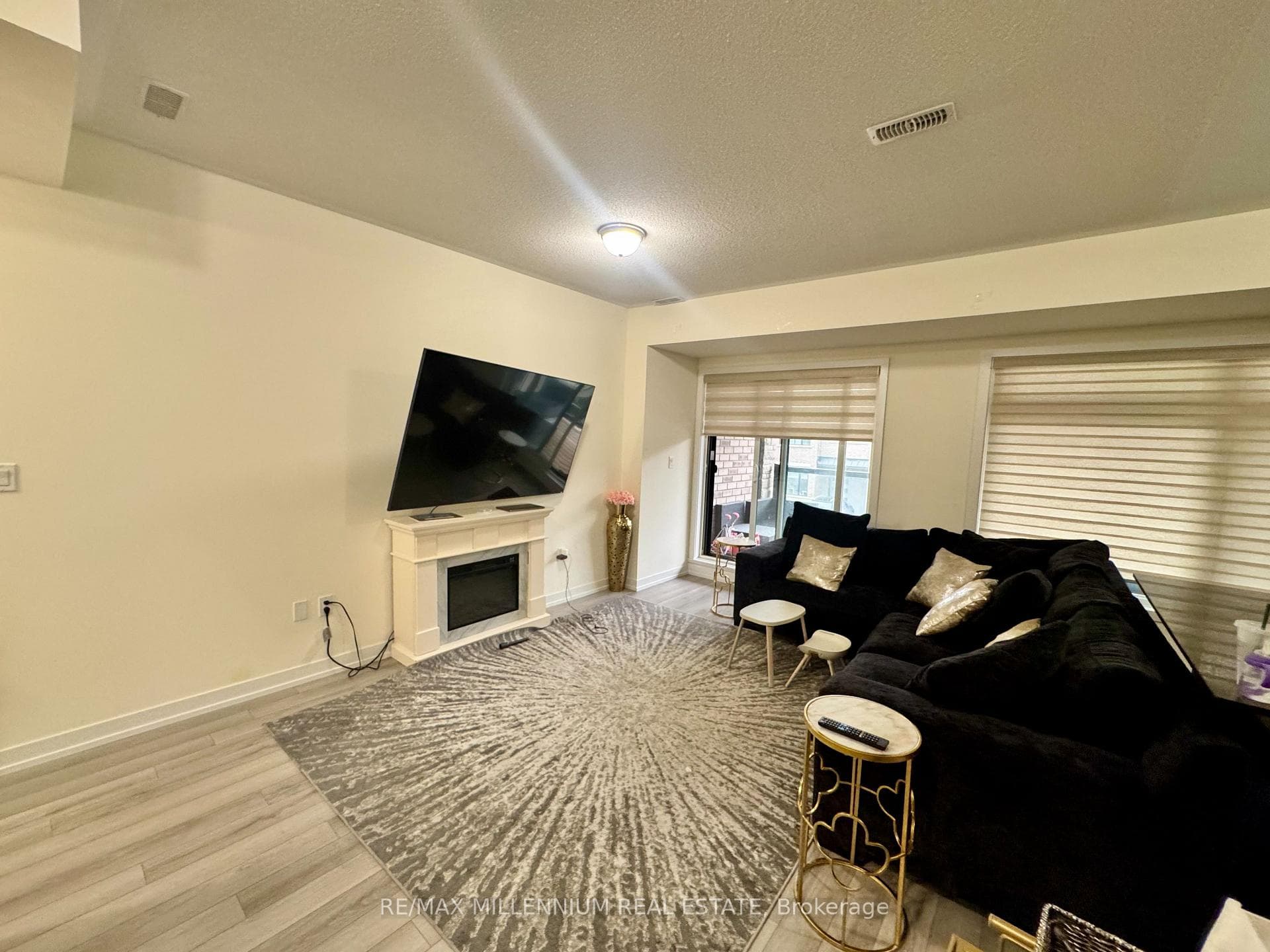 1559 Moonseed Place photo 4