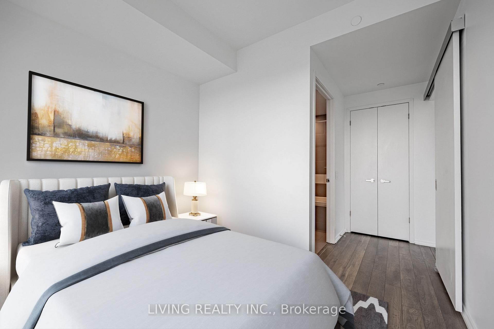 197 Yonge Street Unit 2209 photo 10