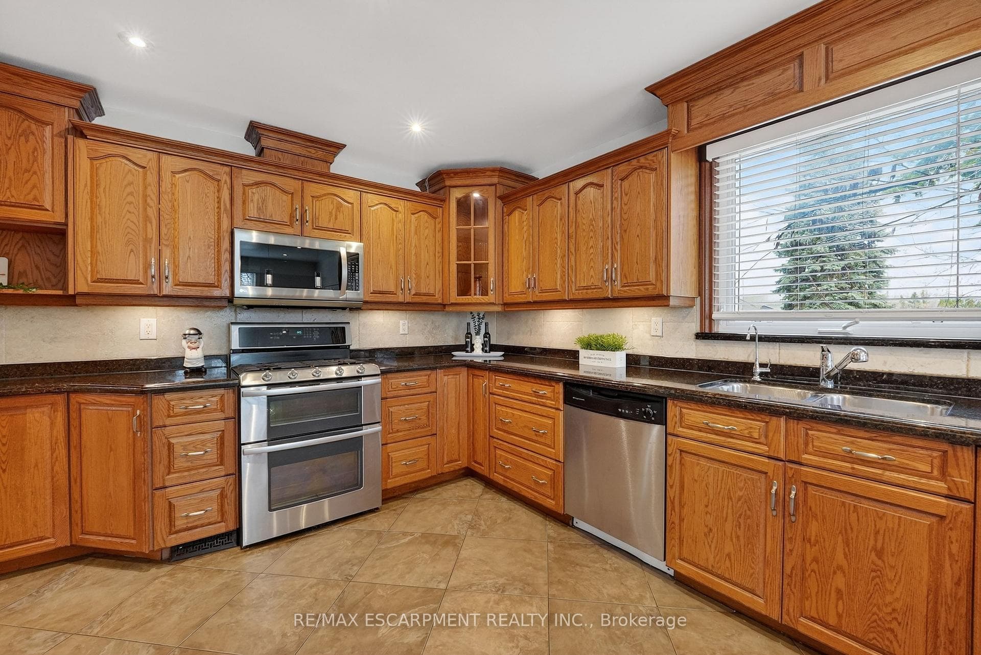 16 Samuel Road photo 8