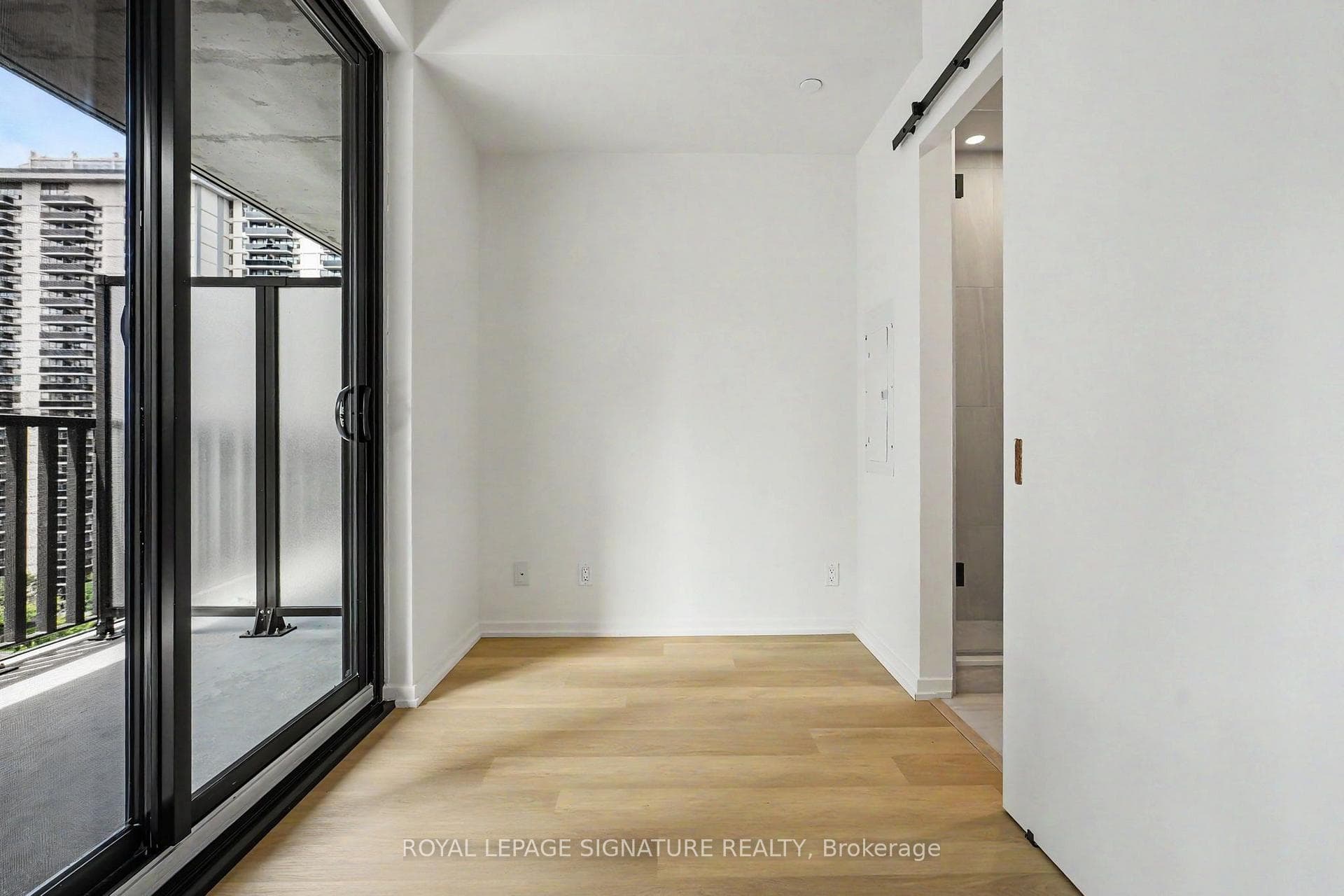 109 Erskine Avenue Unit 1111 photo 19