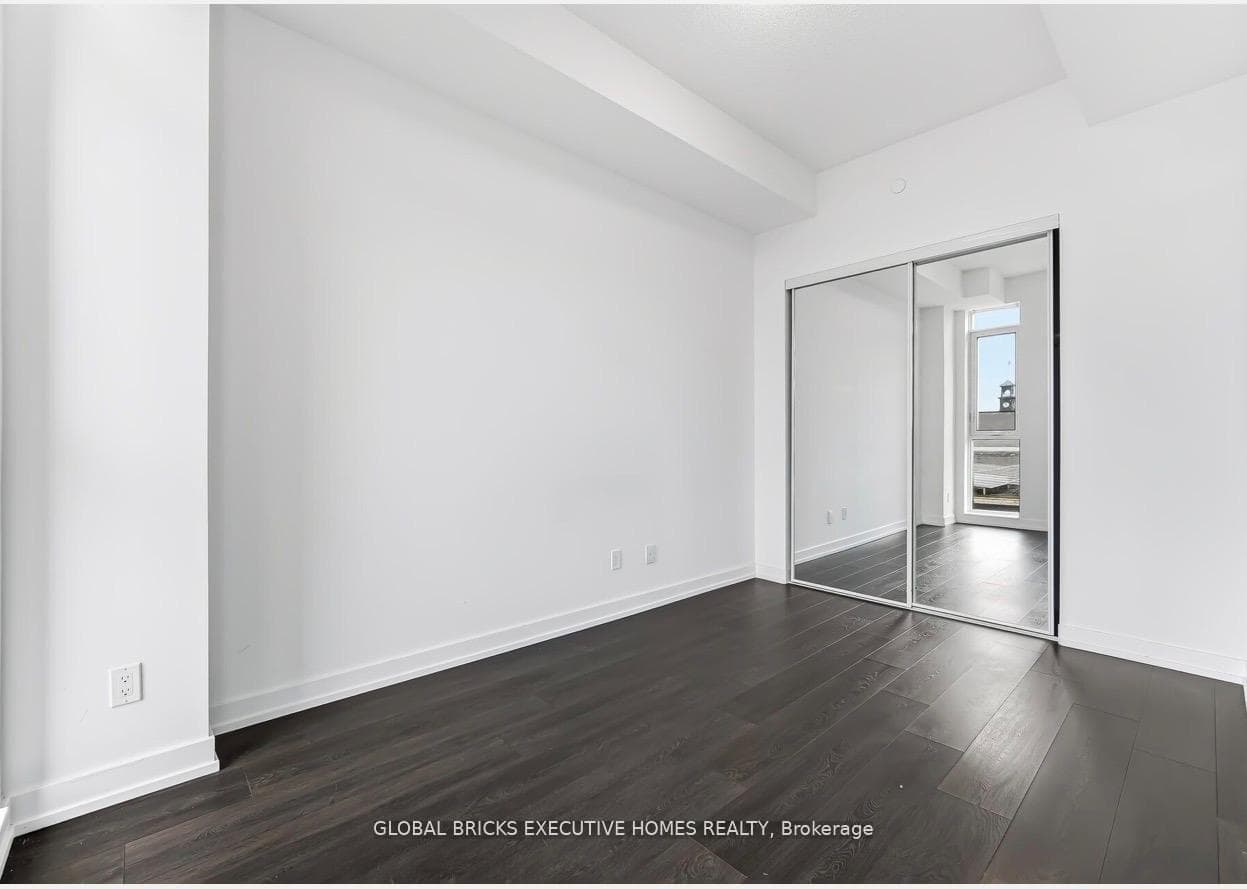297 College Street Unit 506 photo 5