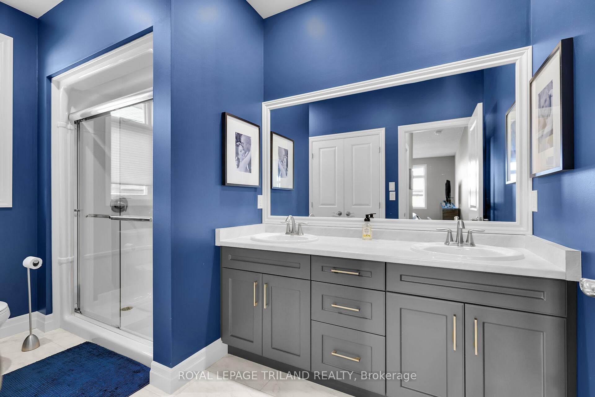 Main Floor: Primary Ensuite