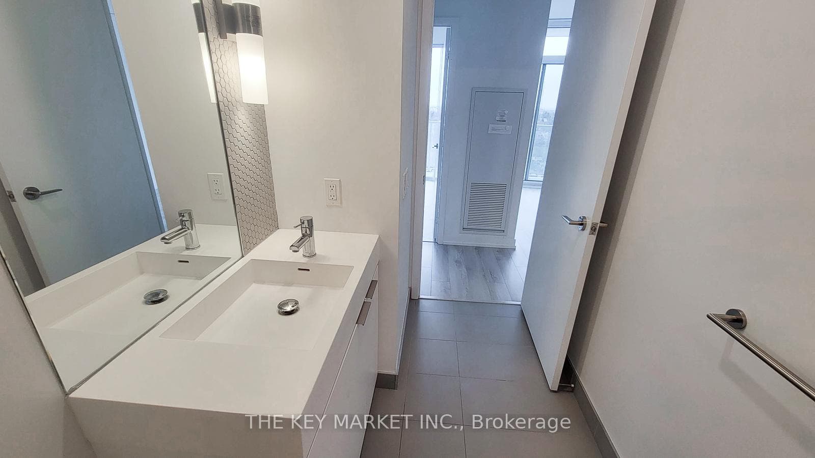 33 Helendale Avenue Unit 1511 photo 9