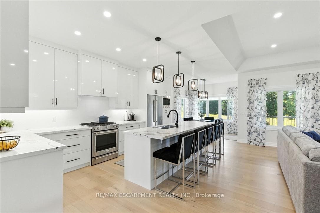 270 Charles Street photo 5