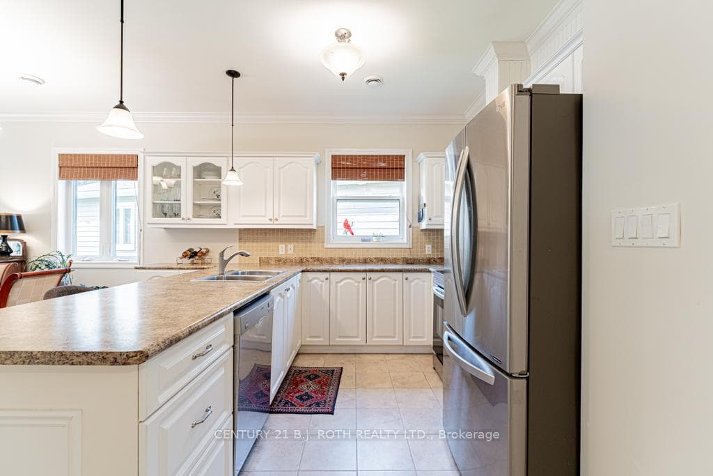 39 Riverwalk Drive photo 5