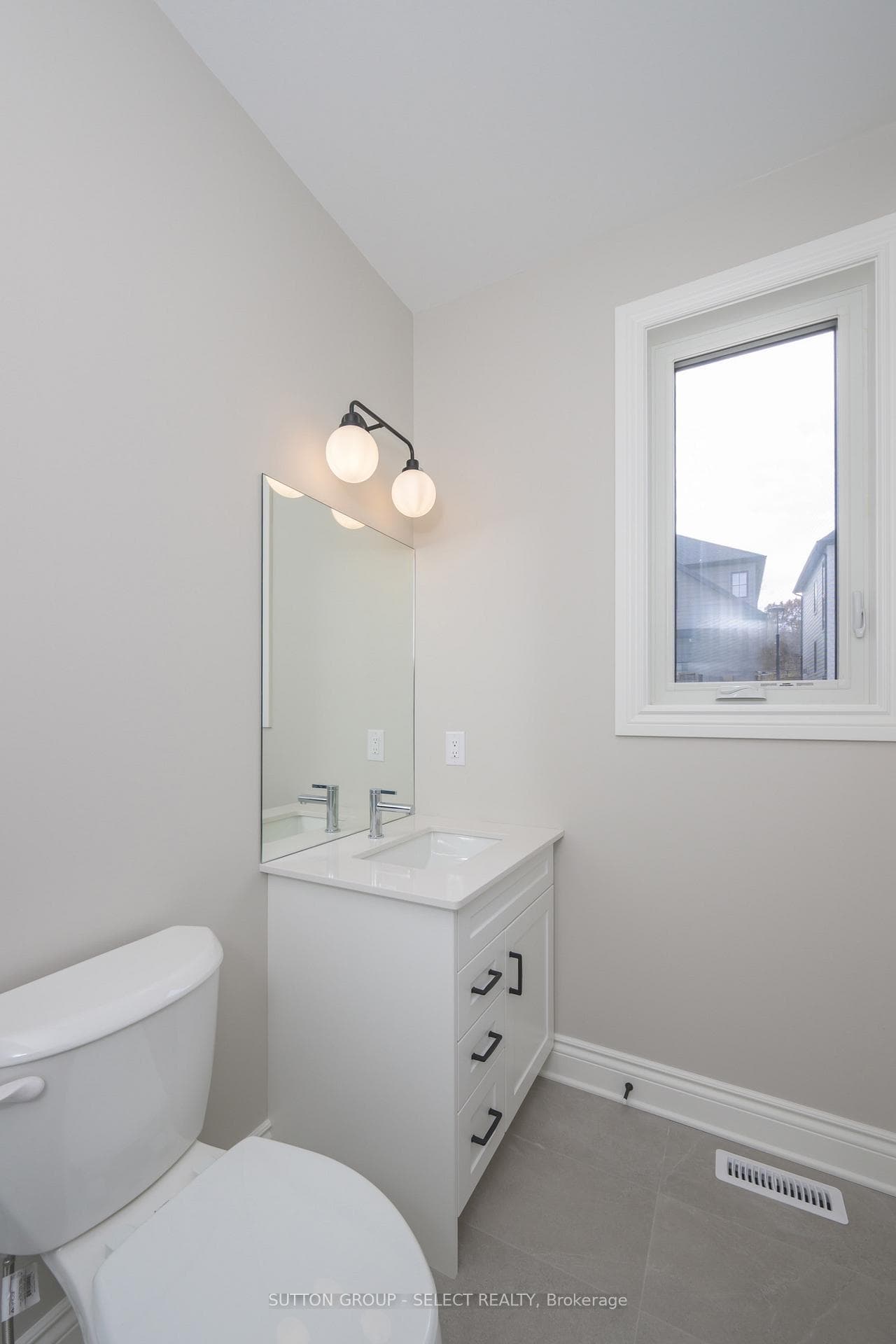 2835 Sheffield Place Unit 7 photo 15