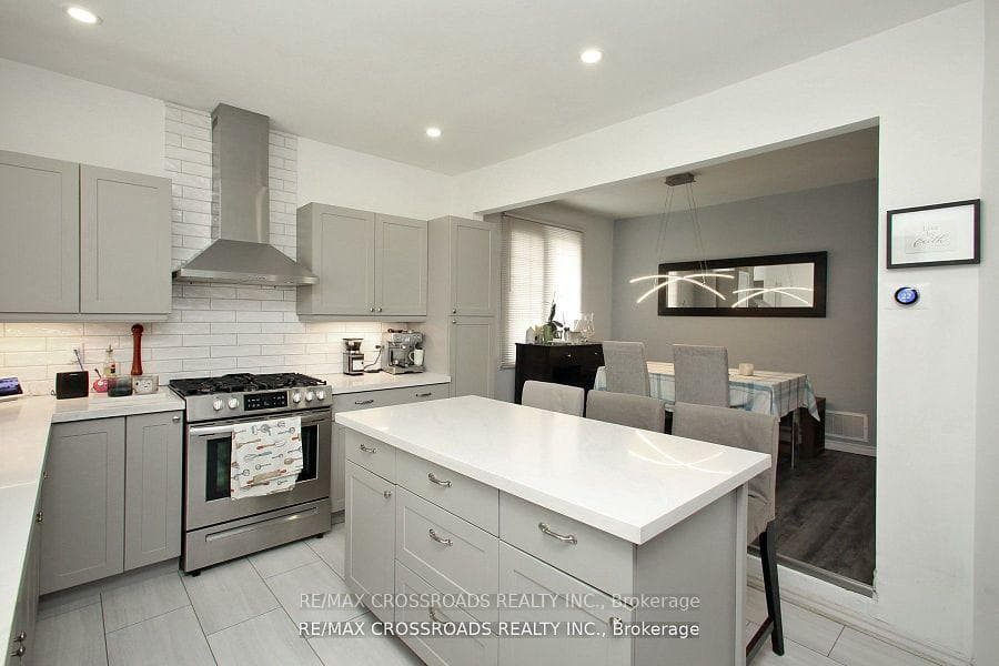 896 Walton Court photo 23