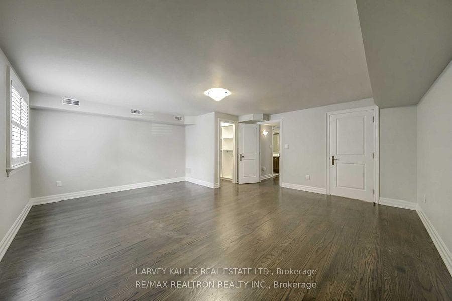 384 Spadina Road Unit Lower photo 6
