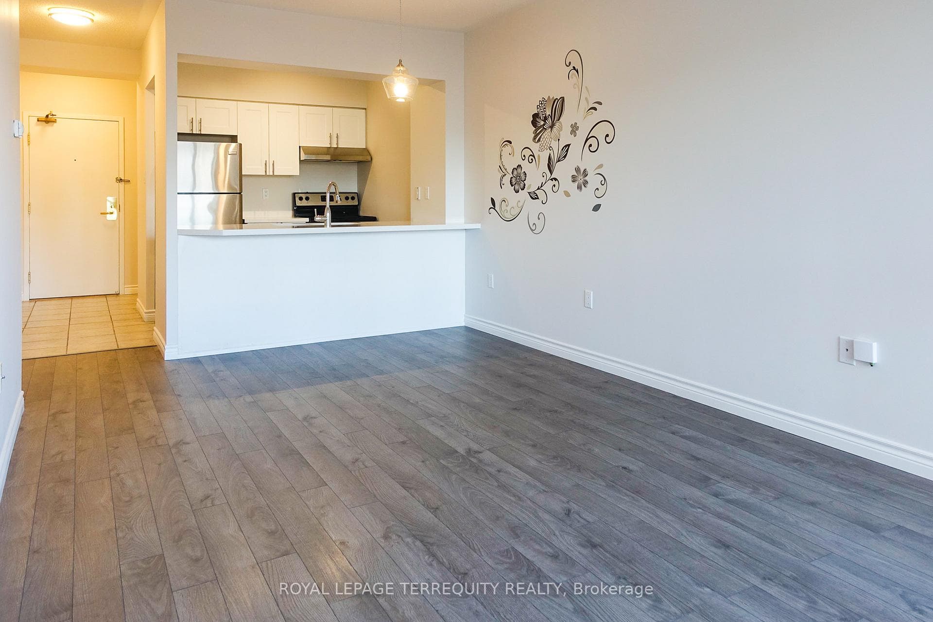 887 Bay Street Unit 702 photo 8