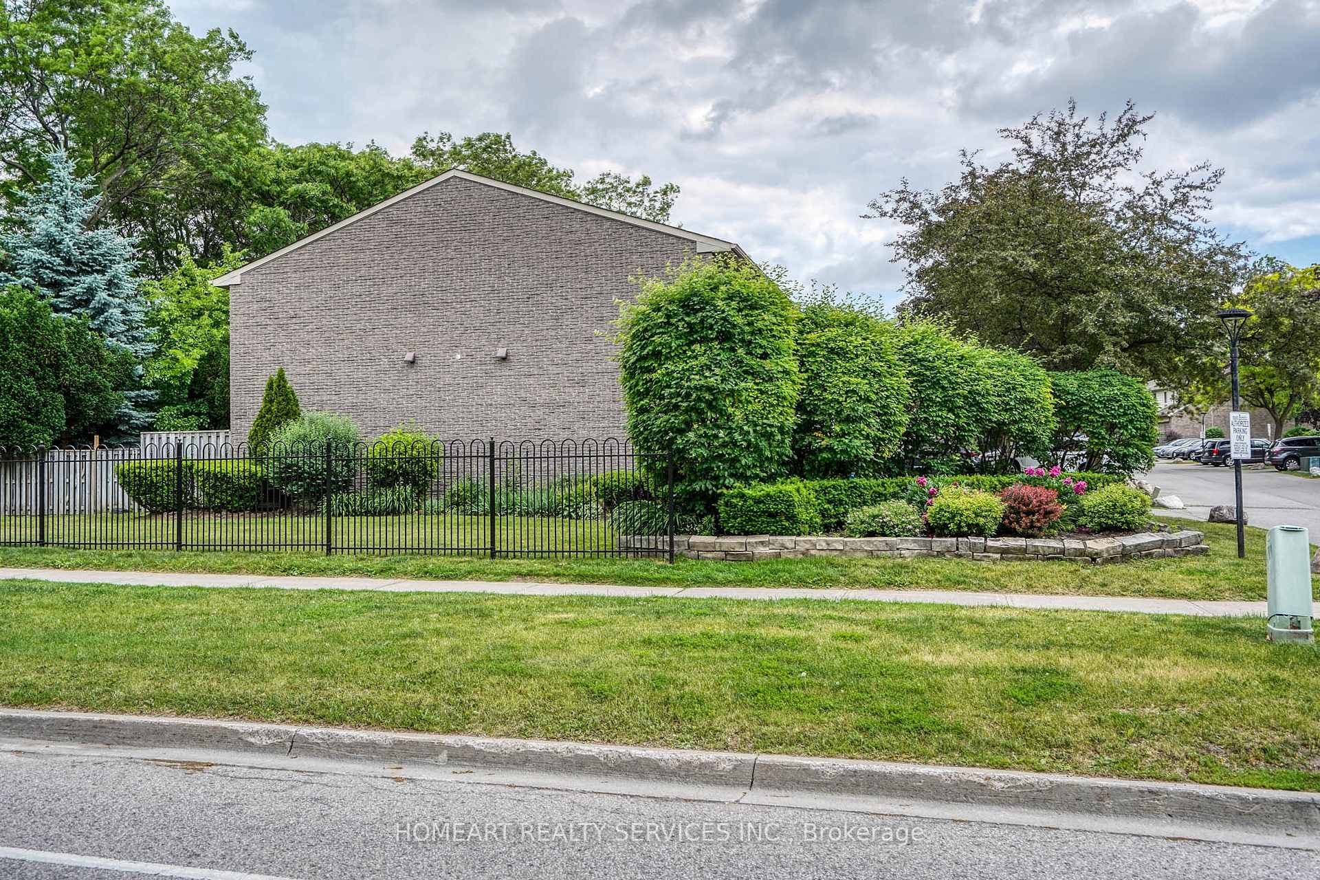 2 Camelot Way photo 35