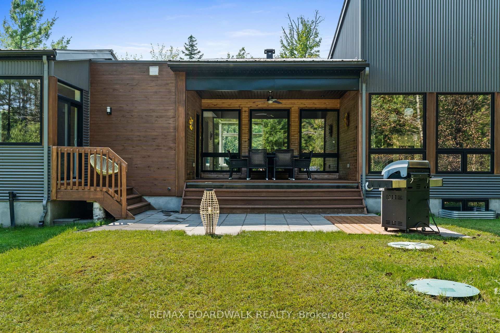 108 EDITH MARGARET Place photo 36