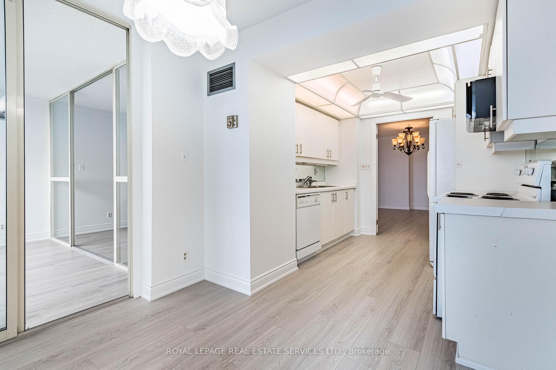 1 Aberfoyle Crescent Unit 1604 photo 10
