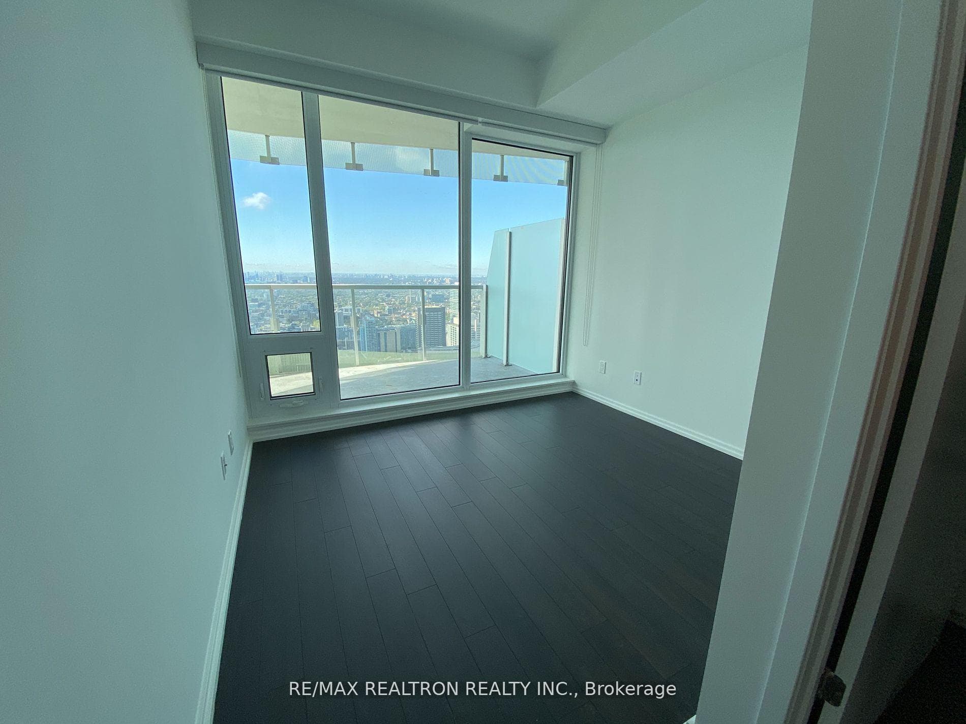 197 Yonge Street Unit 5109 photo 5