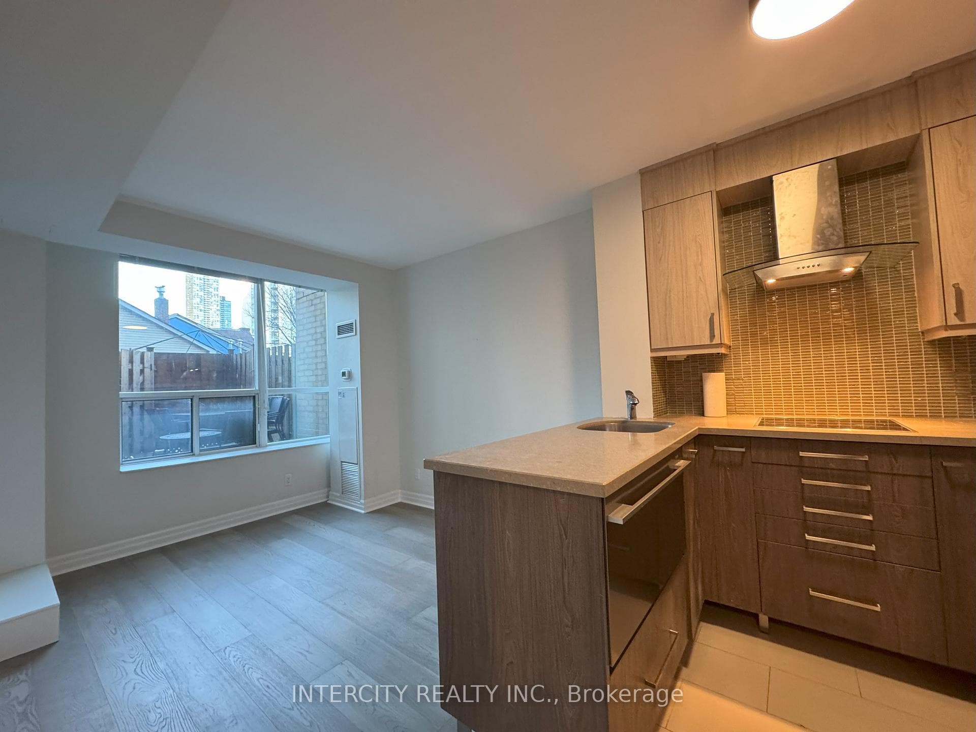 70 Alexander Street Unit 201 photo 5