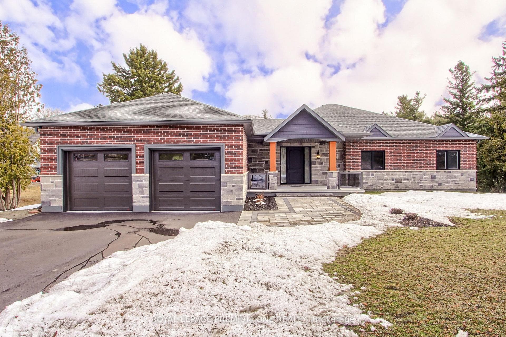 211 Pine Avenue photo 2