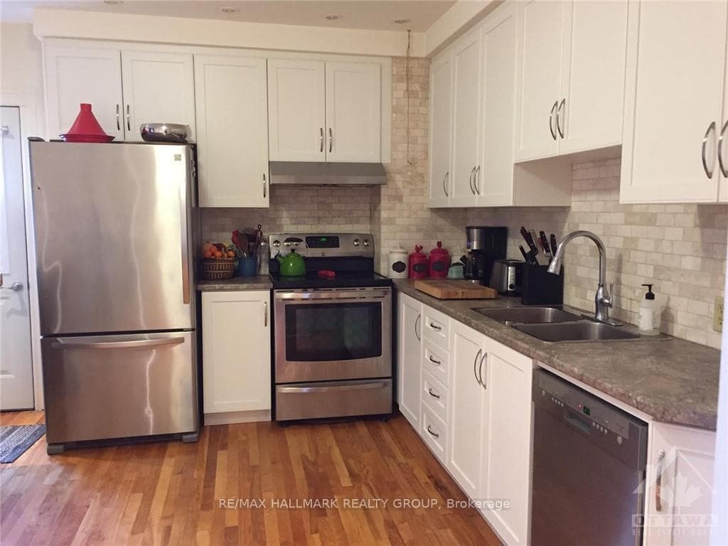 371 LYON Street photo 7