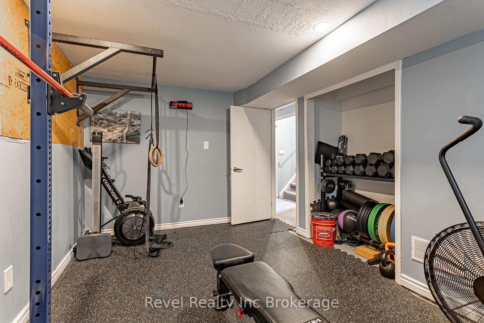 229 Burlington Street photo 28