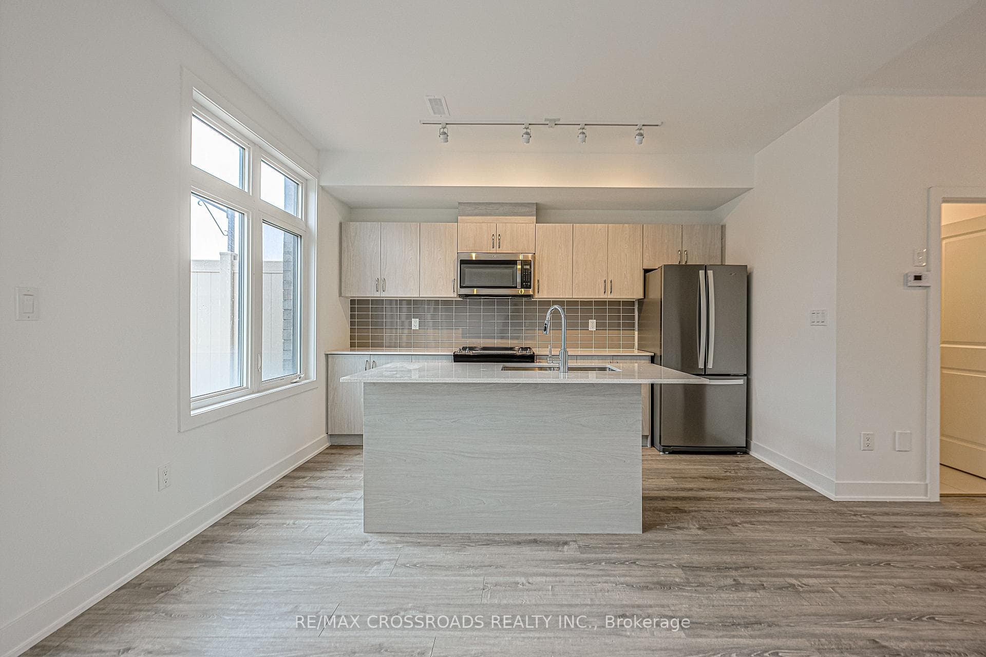 5504 Main St Avenue photo 12