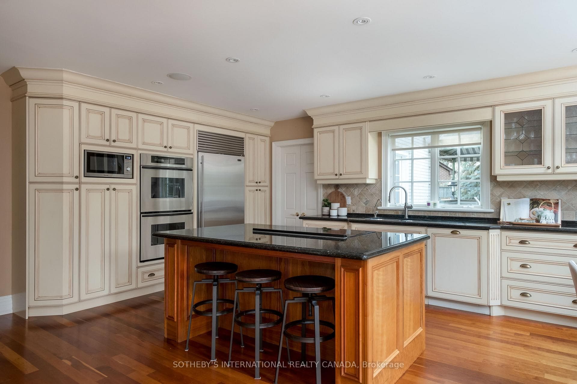 91 Fairway Heights Drive photo 12