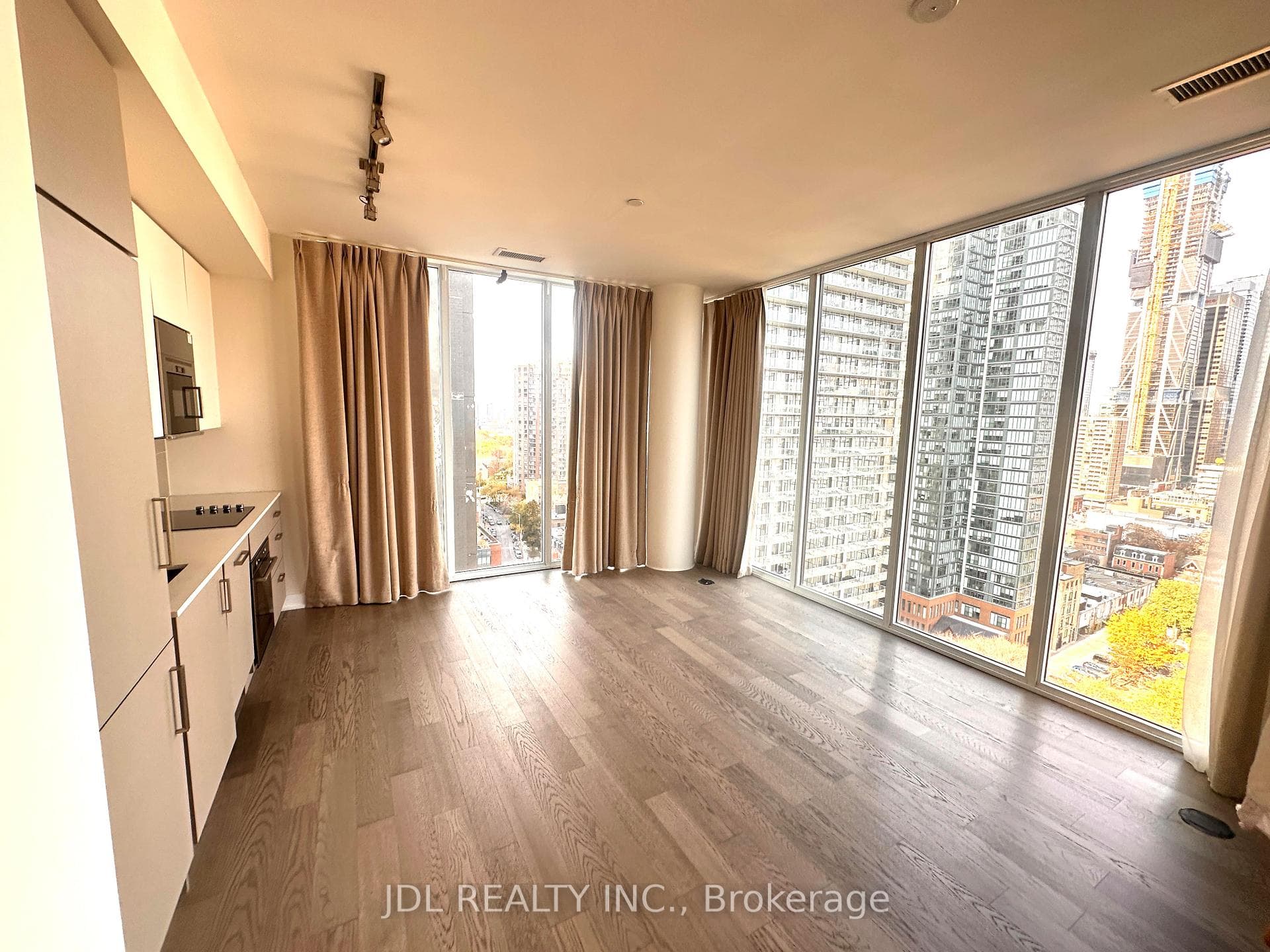 17 Dundonald Street Unit 1801 photo 2