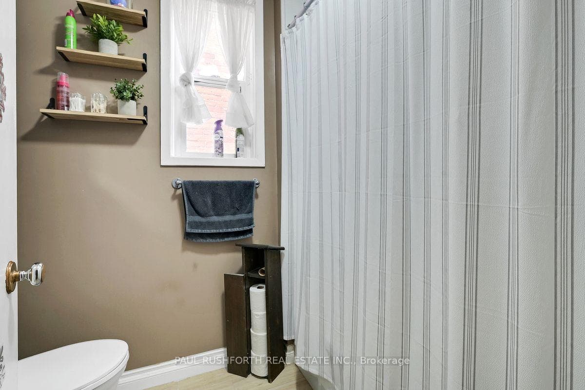 Apt 1-4 Piece Bathroom