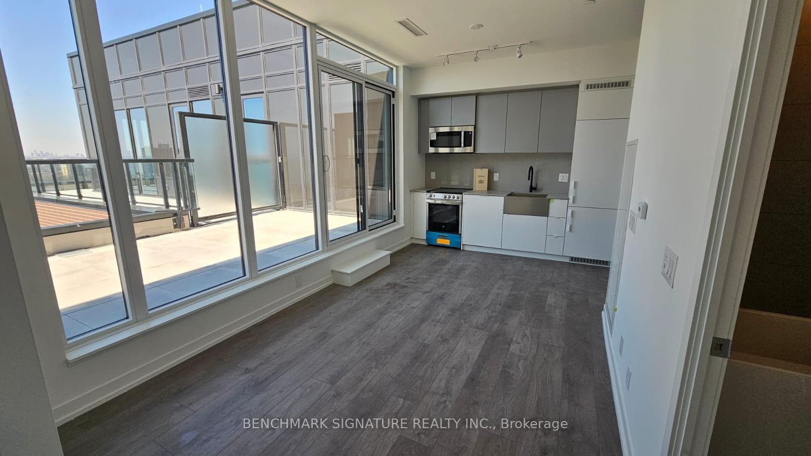 270 Dufferin Street Unit PH11 photo 9
