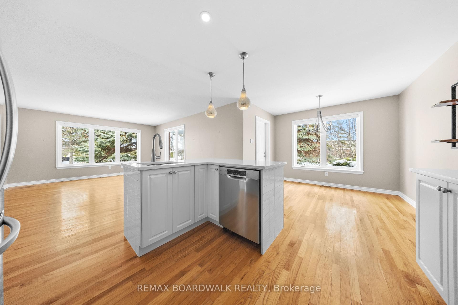 1 Weaver Crescent photo 25