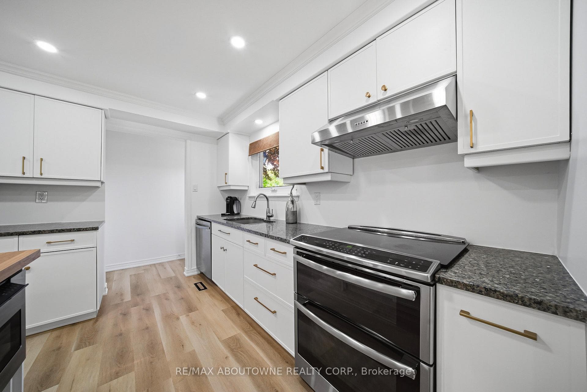 2306 Devon Road photo 13