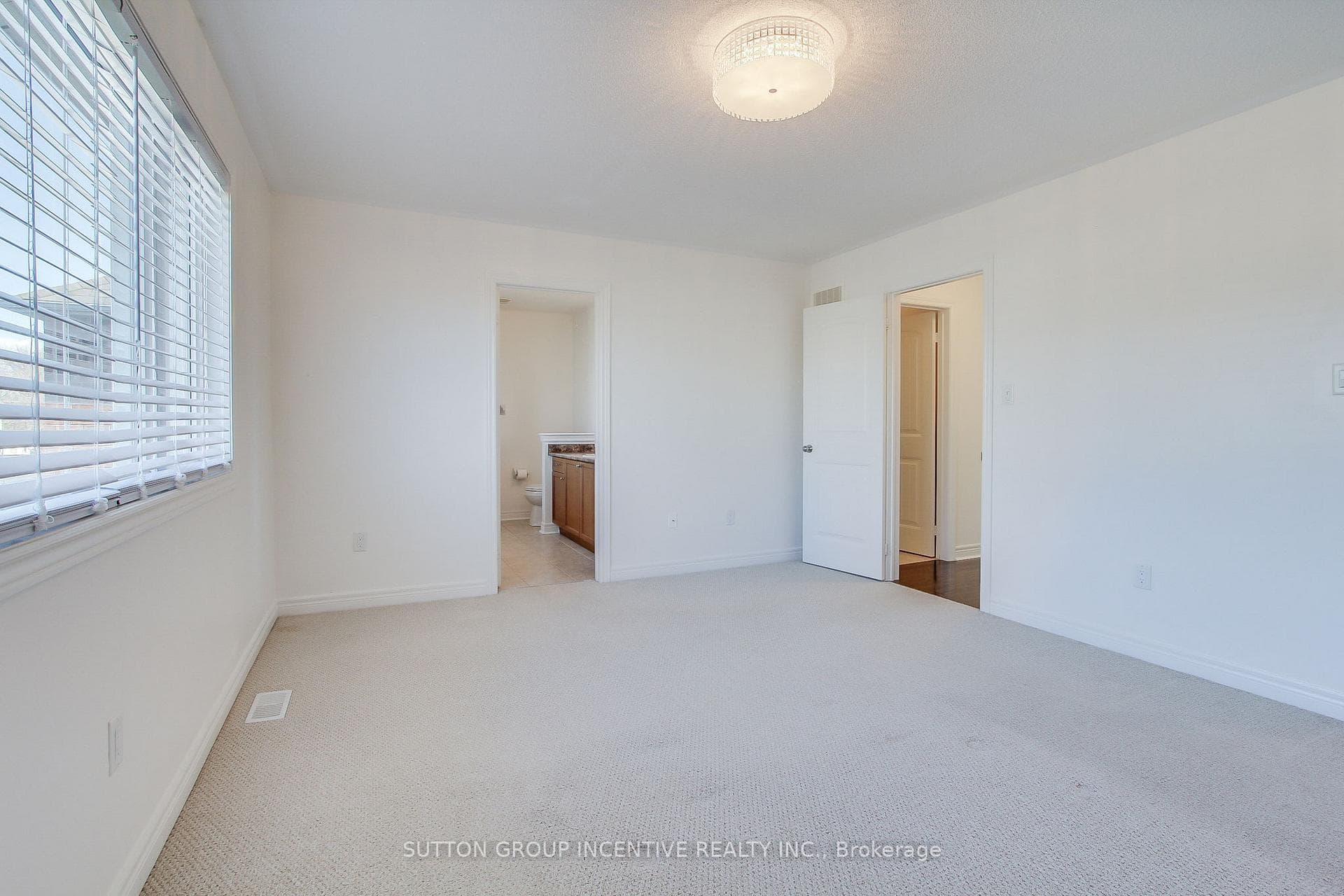 12 Irwin Place photo 24