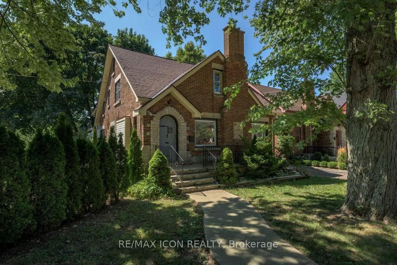 525 Grosvenor Street photo 1