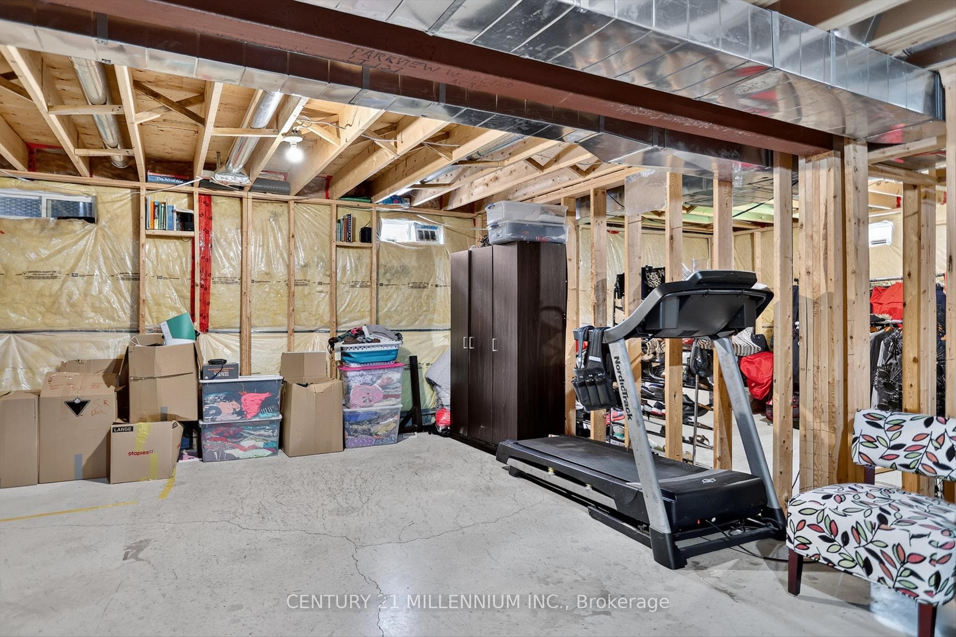 225 Lorne Court photo 31