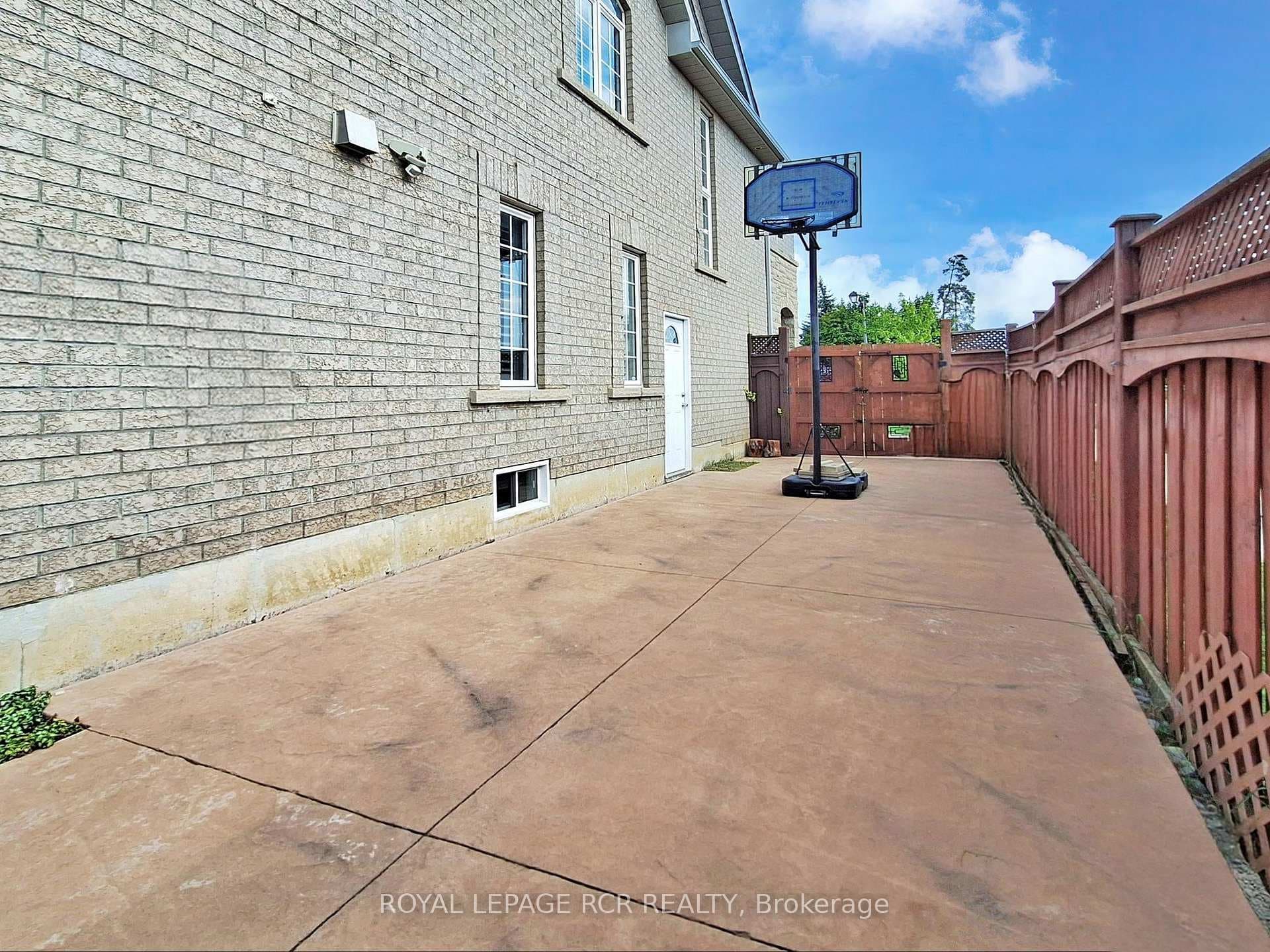 28 Wakely Boulevard photo 39