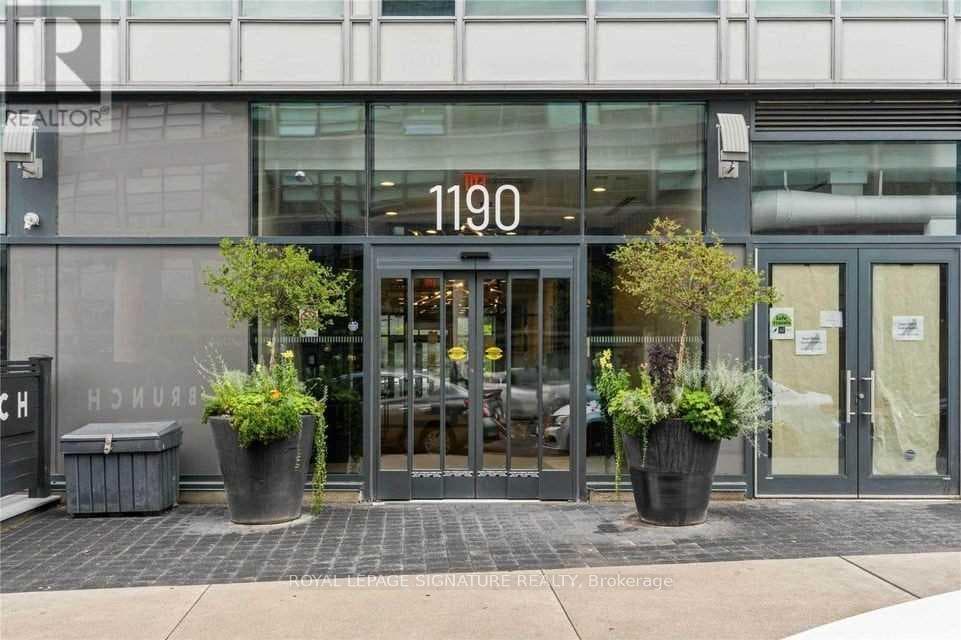 1190 Dundas Street Unit 827 photo 1