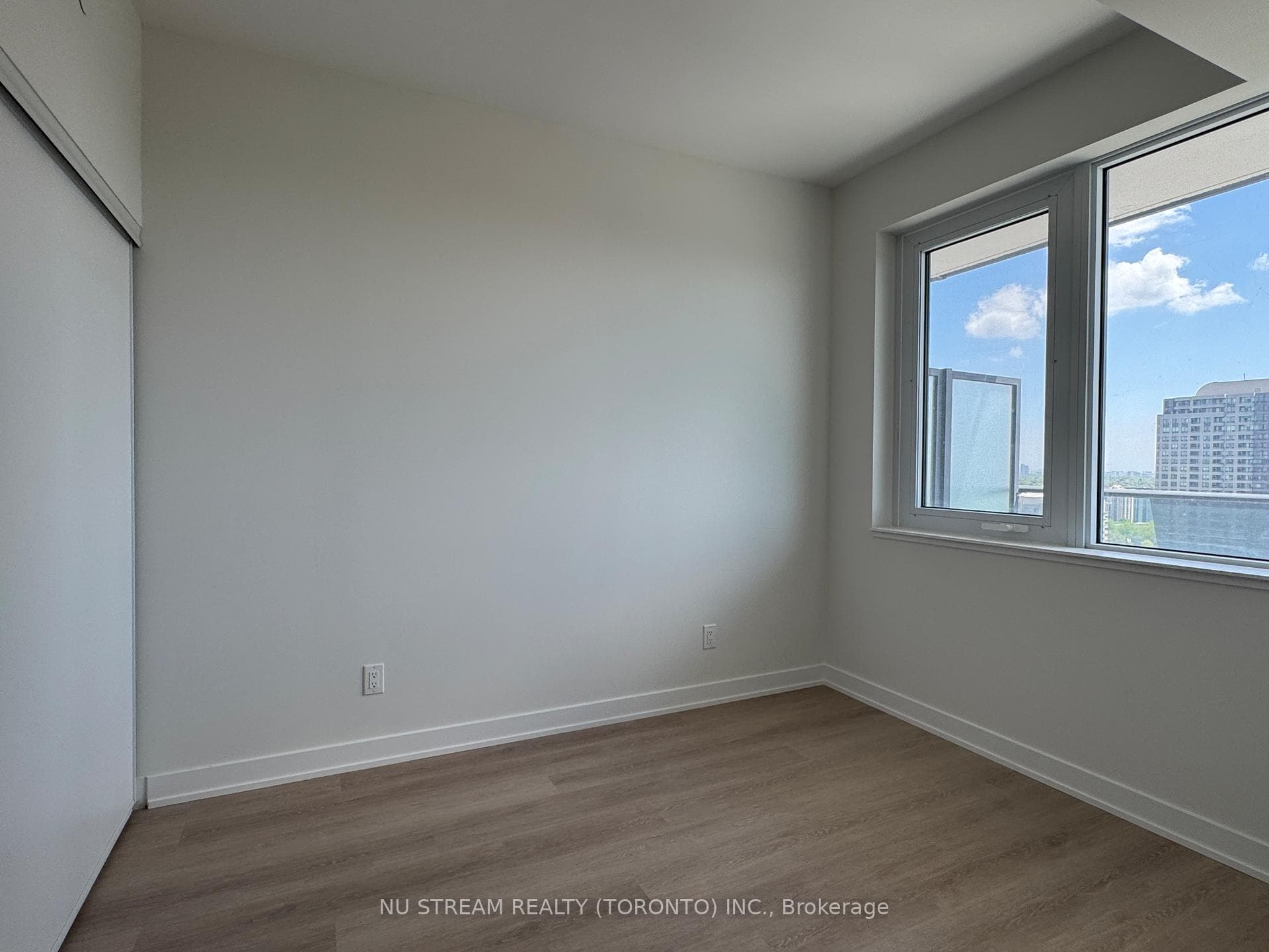 15 Ellerslie Avenue Unit 2603 photo 9
