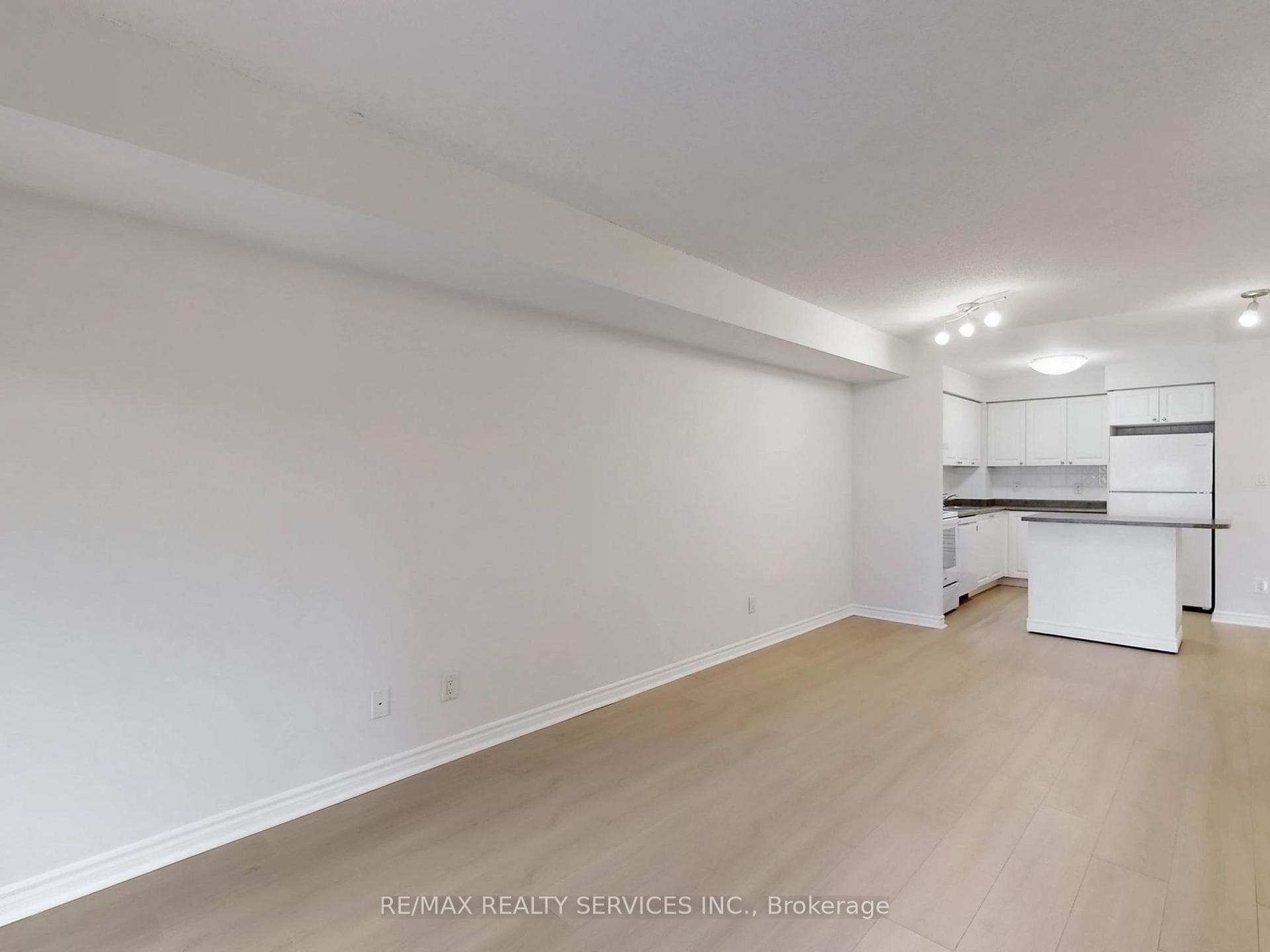 3880 Duke Of York Boulevard Unit 504 photo 15