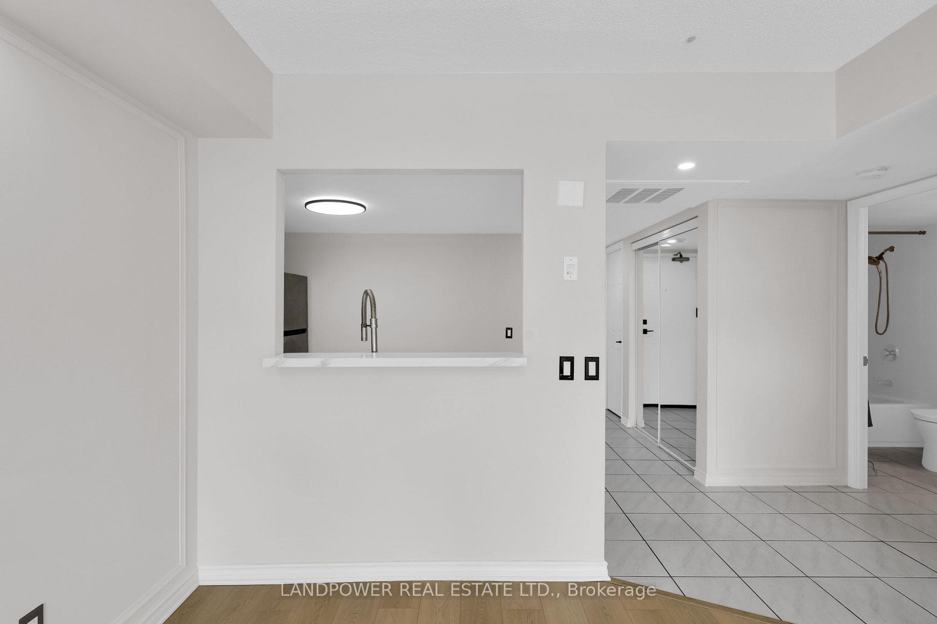 160 Wellington Street Unit 301 photo 37