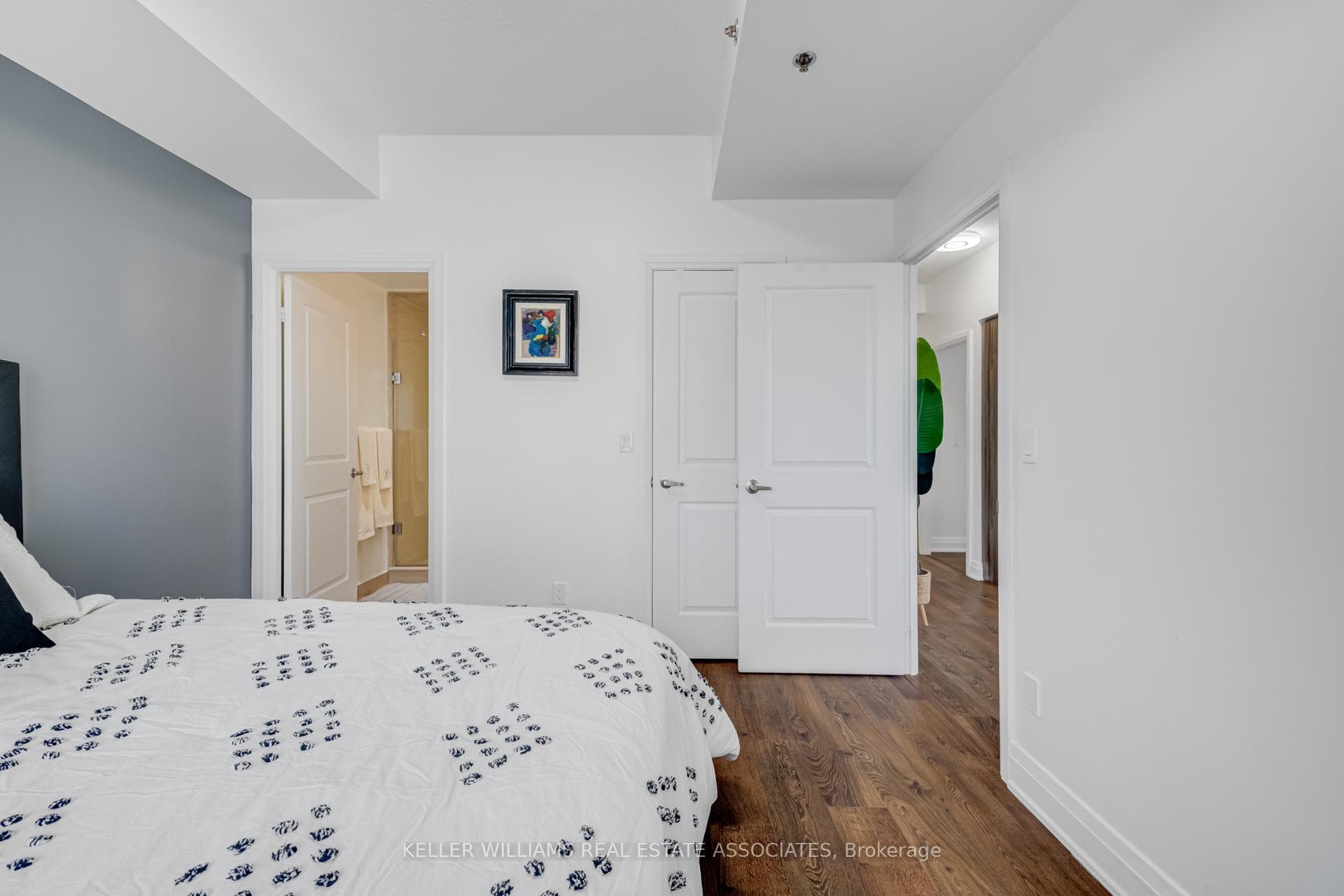 55 Speers Road Unit 1203 photo 11