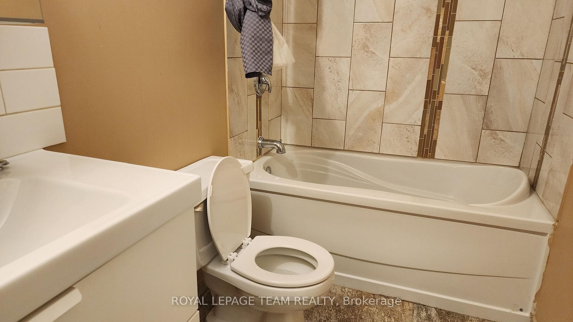1013 Cadboro Road photo 28