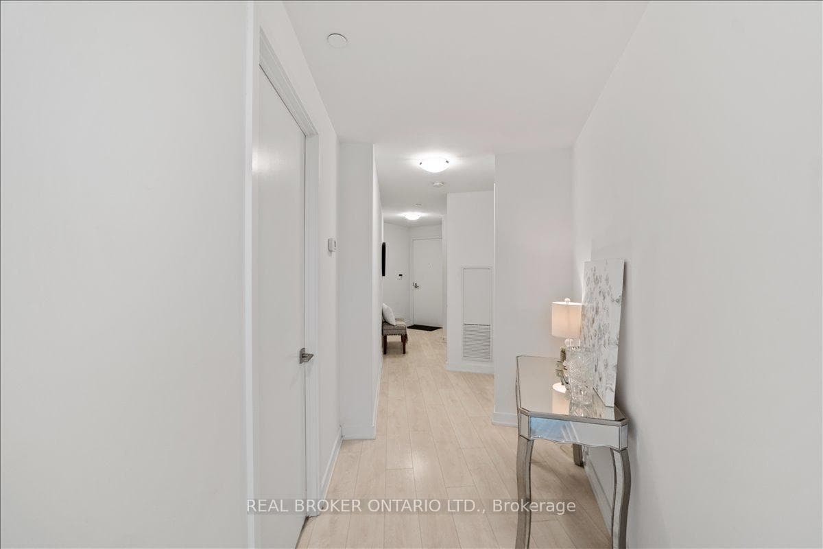 30 ORDNANCE Street Unit 412 photo 6