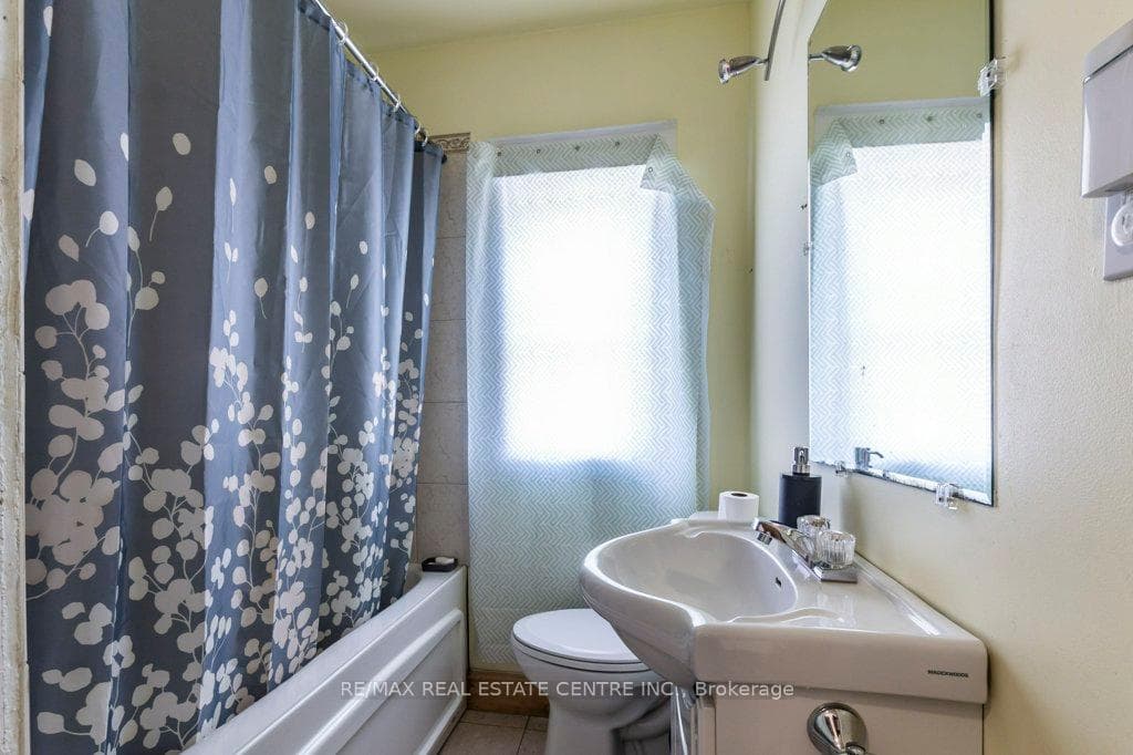 1264 King Street photo 16