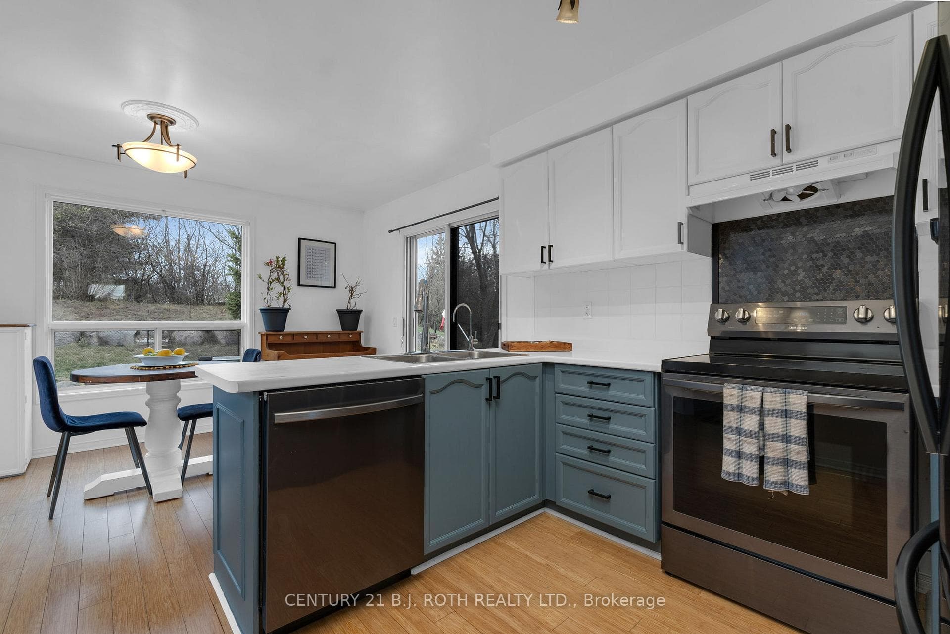 30 Frontier Avenue photo 10