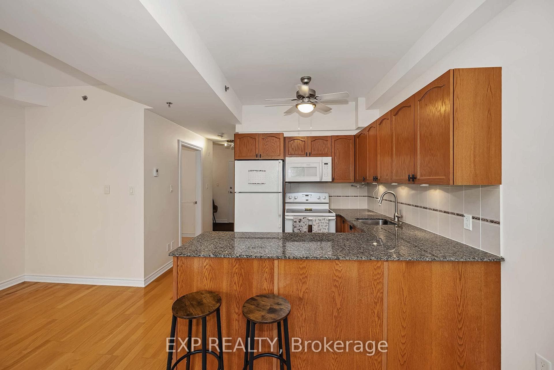 6 Grove Avenue Unit 305 photo 25